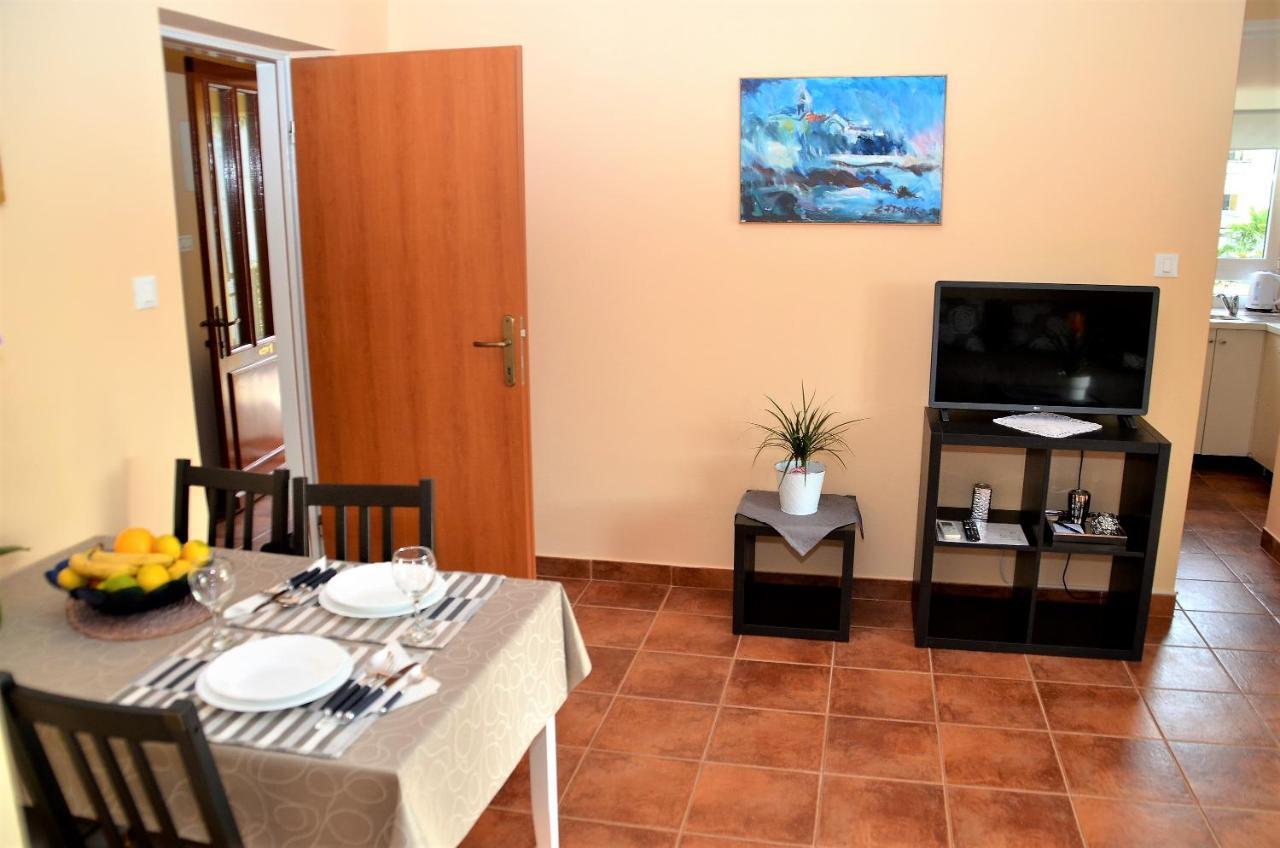 Apartment Renata Ловран Экстерьер фото